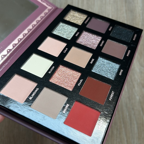 Makeup palette - Picture 3 of 3
